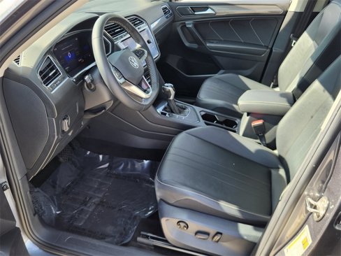 Used 2022 Volkswagen Tiguan SE w/ Panoramic Sunroof Package image 10