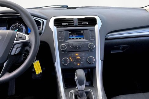 Used 2015 Ford Fusion SE image 9