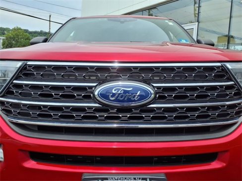 Used 2020 Ford Explorer XLT w/ Equipment Group 202A image 9