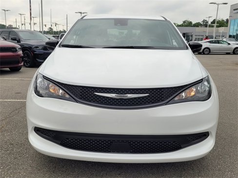 New 2025 Chrysler Voyager LX image 2