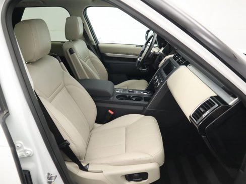 Used 2020 Land Rover Discovery Landmark image 20