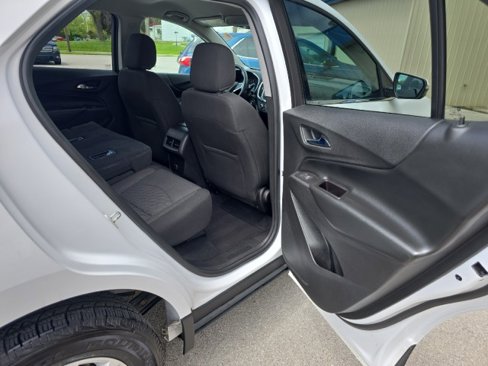 Used 2018 Chevrolet Equinox LT image 36