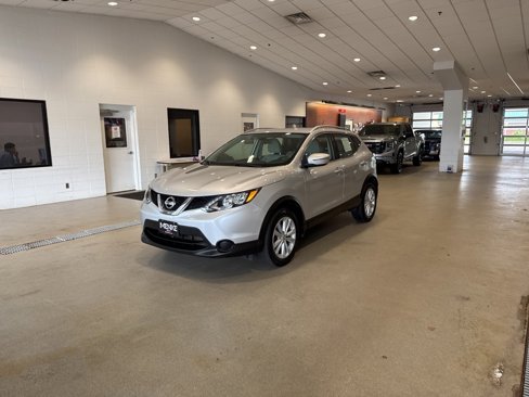 Used 2018 Nissan Rogue Sport SV image 2