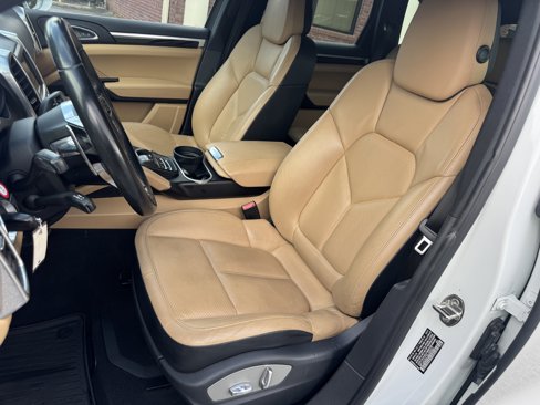 Used 2016 Porsche Cayenne image 17