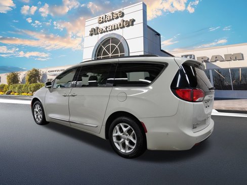 Used 2020 Chrysler Pacifica Touring-L Plus w/ Tire & Wheel Group image 10