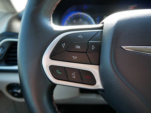 Used 2017 Chrysler Pacifica Touring-L image 27