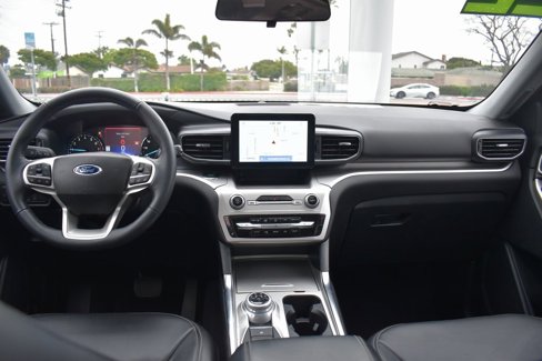 Used 2022 Ford Explorer XLT w/ Equipment Group 202A image 11