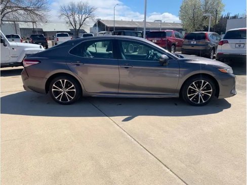 Used 2020 Toyota Camry SE image 4