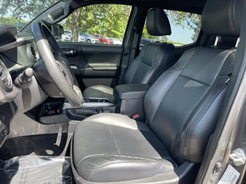 Used 2021 Toyota Tacoma Limited w/ Nightshade Package image 18