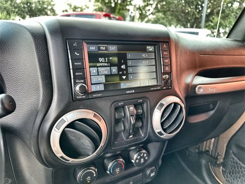 Used 2015 Jeep Wrangler Unlimited Sahara w/ Connectivity Group image 28
