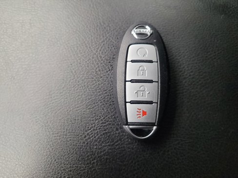 Used 2020 Nissan Pathfinder SV image 32