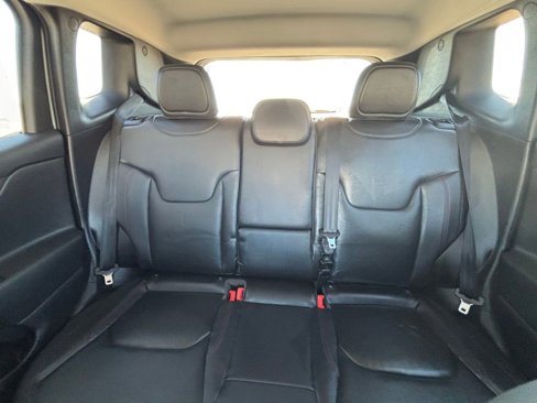 Used 2016 Jeep Renegade Trailhawk w/ Premium Trailhawk Package image 31