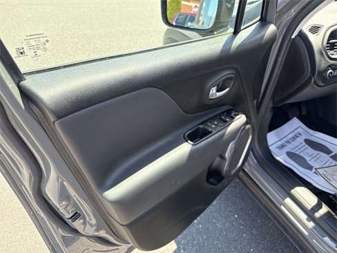 Used 2021 Jeep Renegade Limited image 22