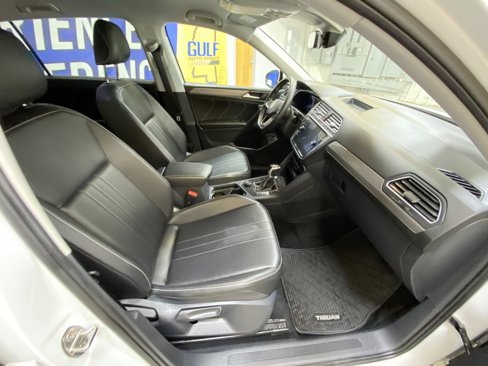 Used 2024 Volkswagen Tiguan SE image 25