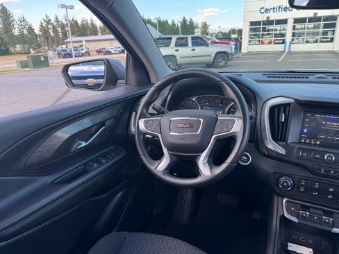 Used 2024 GMC Terrain SLE image 21