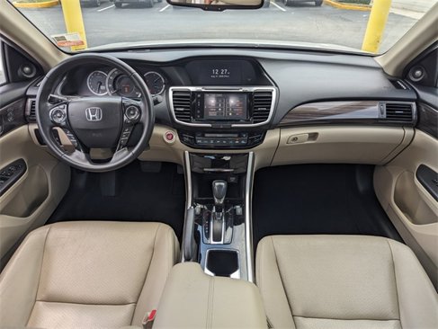 Used 2017 Honda Accord Touring image 9