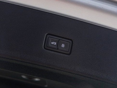 Used 2019 Audi Q8 Premium image 27