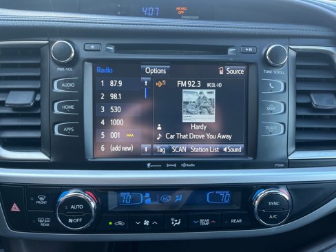 Used 2016 Toyota Highlander LE image 19
