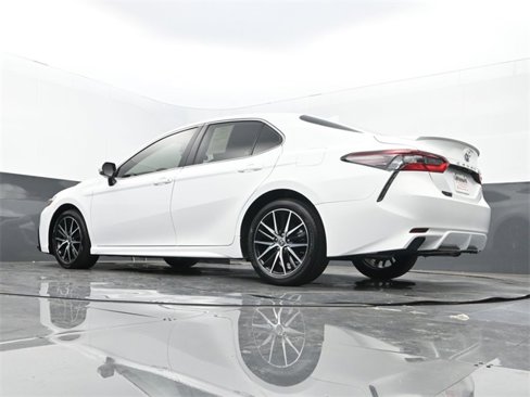 Used 2023 Toyota Camry SE image 24