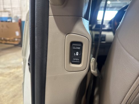 Used 2016 Honda Odyssey SE image 32