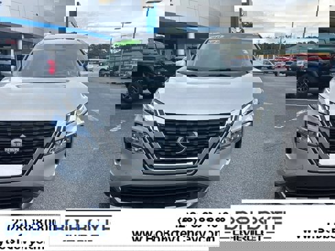 Used 2023 Nissan Rogue SL image 3