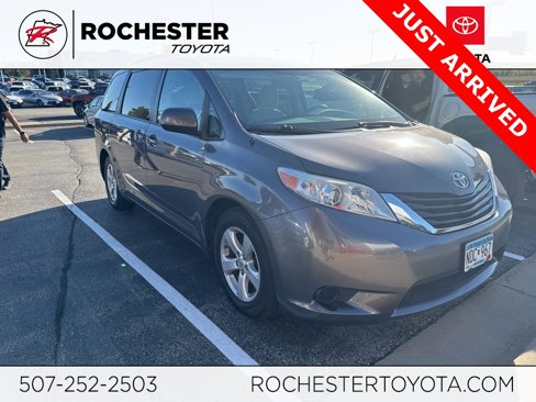 Used 2014 Toyota Sienna LE image 1