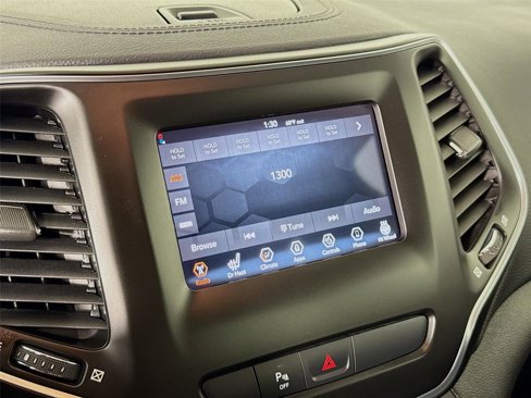 Used 2020 Jeep Cherokee Latitude Plus w/ Cold Weather Group image 14