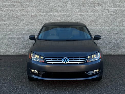 Used 2013 Volkswagen Passat TDI SEL Premium image 2