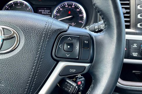 Used 2015 Toyota Highlander LE image 24