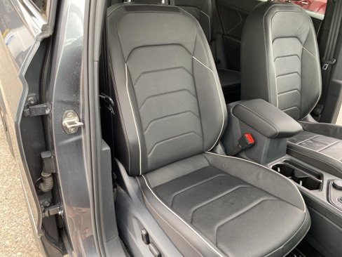 Used 2022 Volkswagen Tiguan SEL R-Line image 38