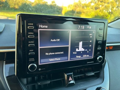 Used 2021 Toyota Corolla LE image 23
