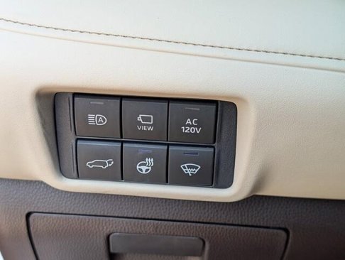 Used 2021 Toyota Highlander Platinum image 14