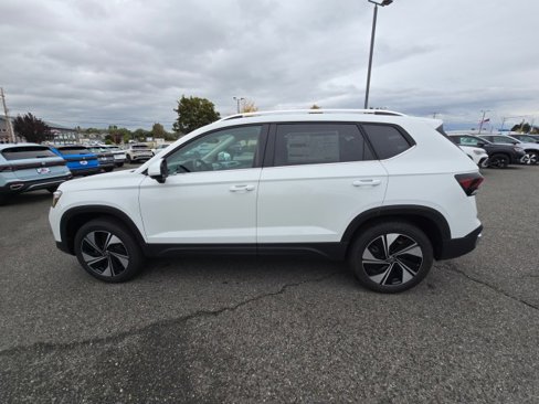 New 2025 Volkswagen Taos SE image 7