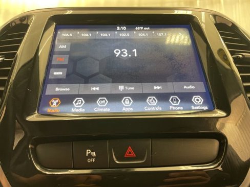 Used 2019 Jeep Cherokee Limited image 24