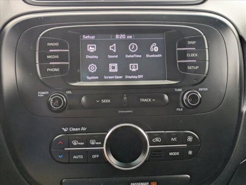 Used 2017 Kia Soul + image 12