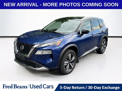 Used 2023 Nissan Rogue Platinum image 3