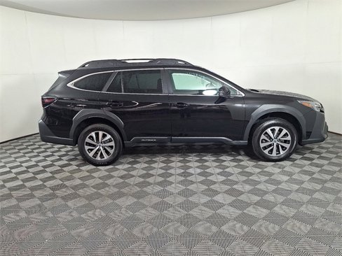 Used 2023 Subaru Outback Premium image 11