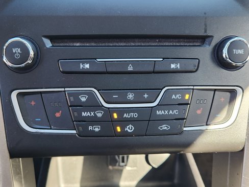Used 2018 Ford Fusion SE w/ Fusion SE Technology Package image 21