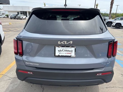 Used 2023 Kia Sorento LX image 6