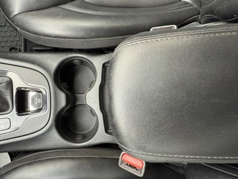 Used 2019 Jeep Cherokee Latitude Plus image 32
