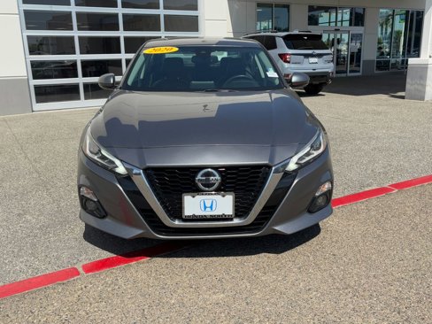 Used 2020 Nissan Altima 2.0 Platinum image 2