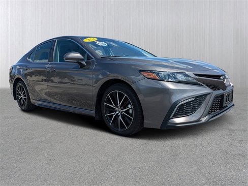 Used 2024 Toyota Camry SE image 1