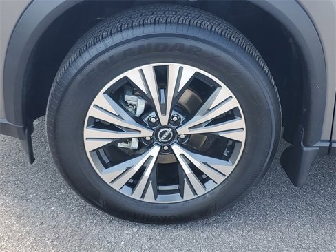 Used 2023 Nissan Rogue SV image 30