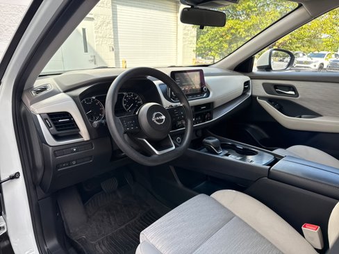 Used 2023 Nissan Rogue SV image 5