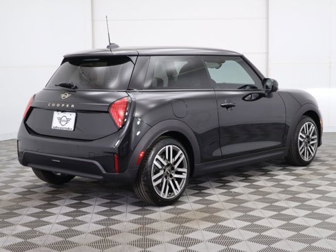 Used 2025 MINI Cooper 2-Door Hardtop image 6