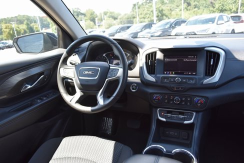 Used 2022 GMC Terrain SLE w/ Driver Convenience Package image 19