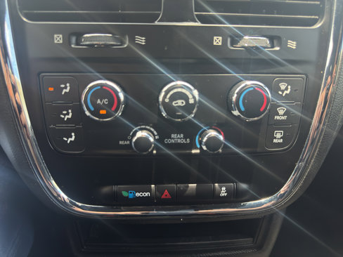 Used 2019 Dodge Grand Caravan SE image 22