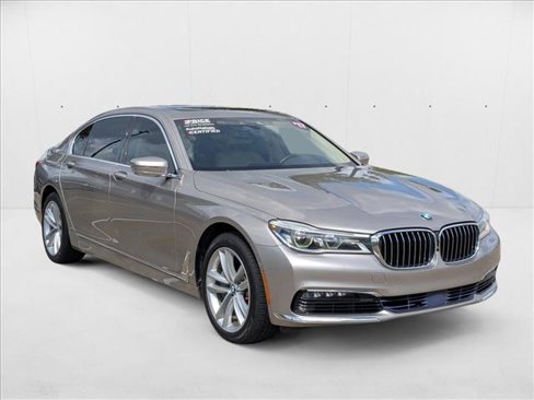 Used 2017 BMW 750i xDrive image 3