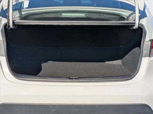 Used 2021 Toyota Corolla LE image 6
