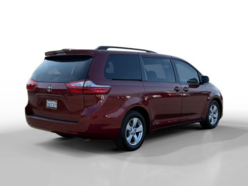 Used 2016 Toyota Sienna LE image 5